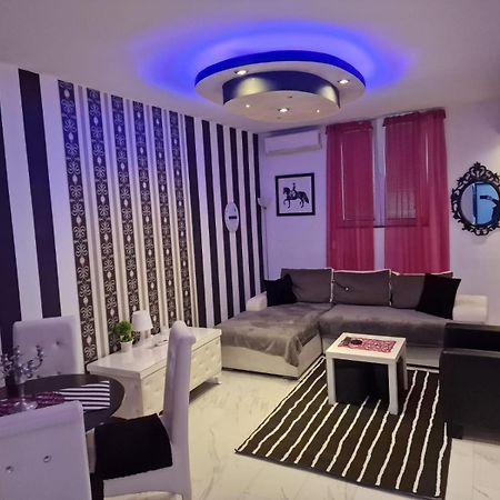 Black & White Belgrade Exterior photo