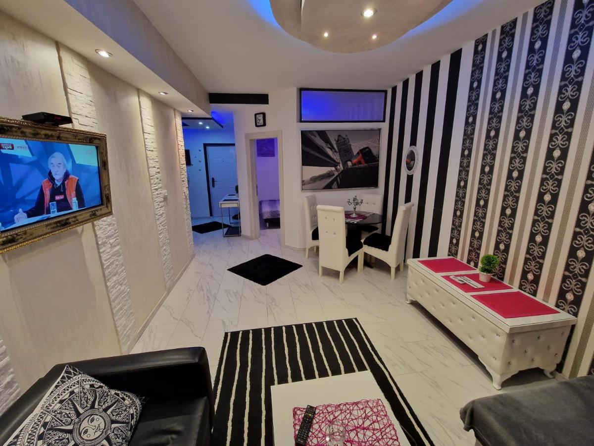 Black & White Belgrade Exterior photo